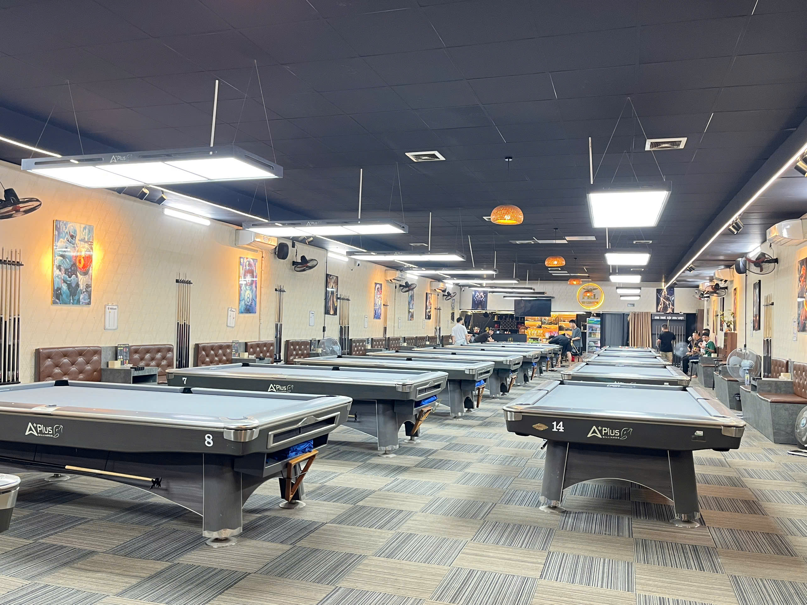 Dãy bàn bida Aplus tại PKL Billiards